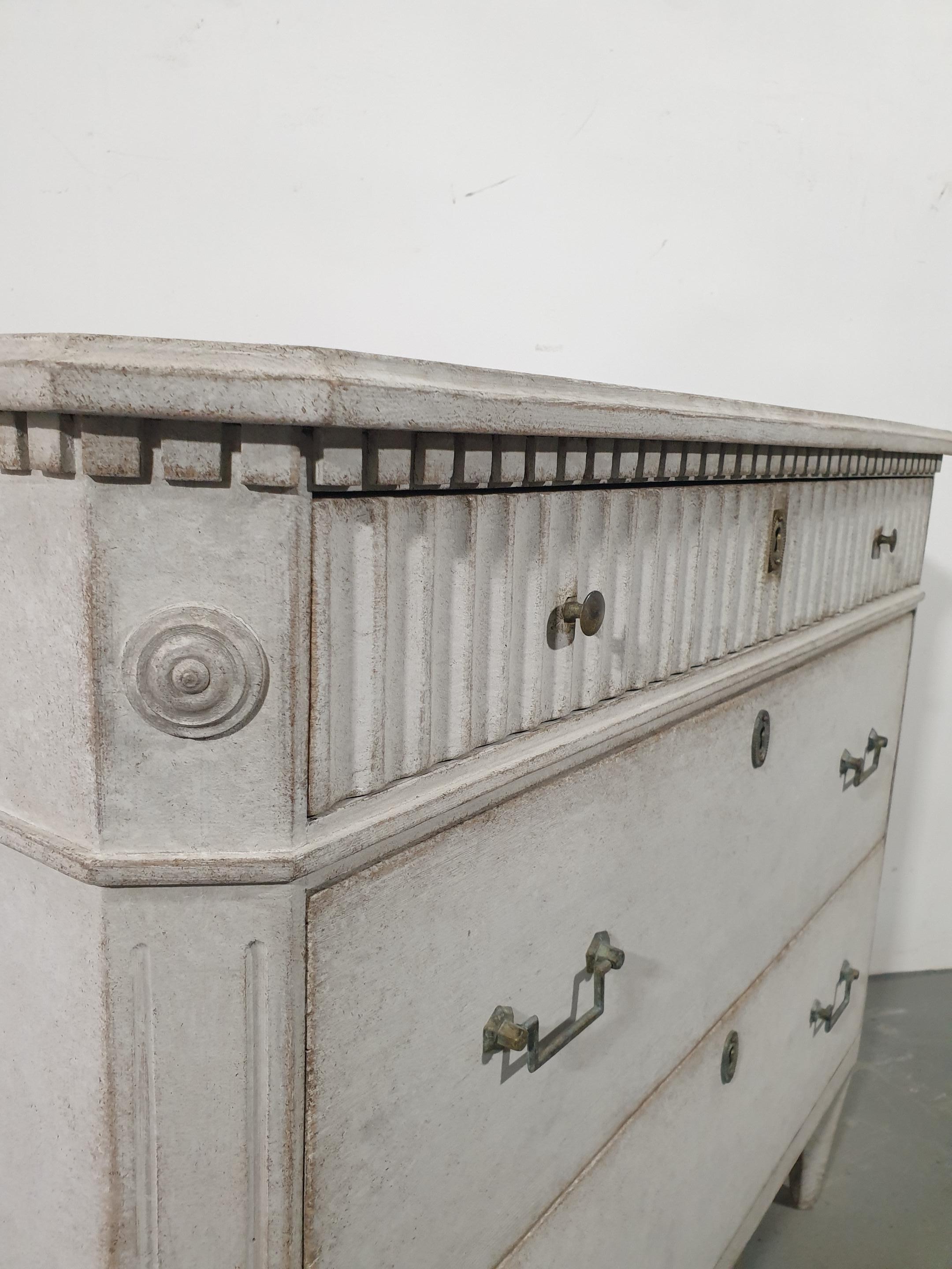 19th Century Swedish Gustavian Style 1860s Gray Painted Three-Drawer Chest with Carved Drawer For Sale