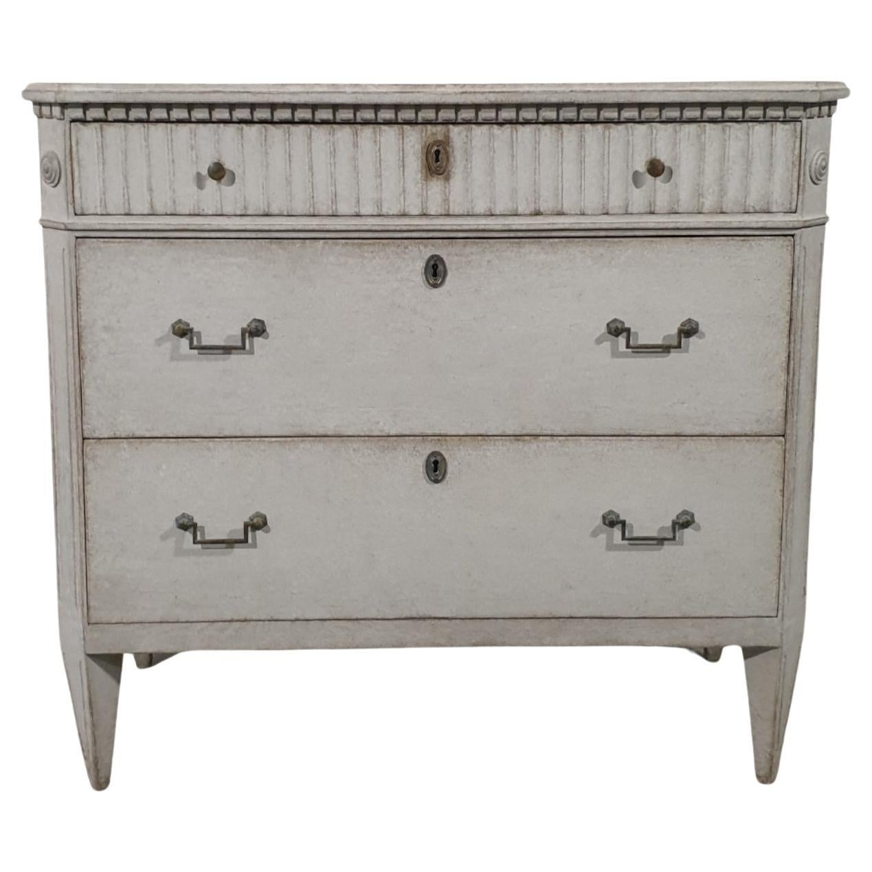 Swedish Gustavian Style 1860s Gray Painted Three-Drawer Chest with Carved Drawer For Sale