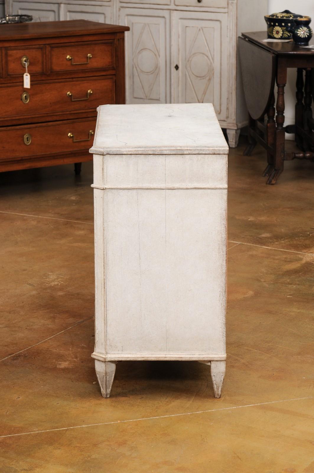 Swedish Gustavian Style 1860s Painted Chest with Five Drawers and Fluted Motifs For Sale 3