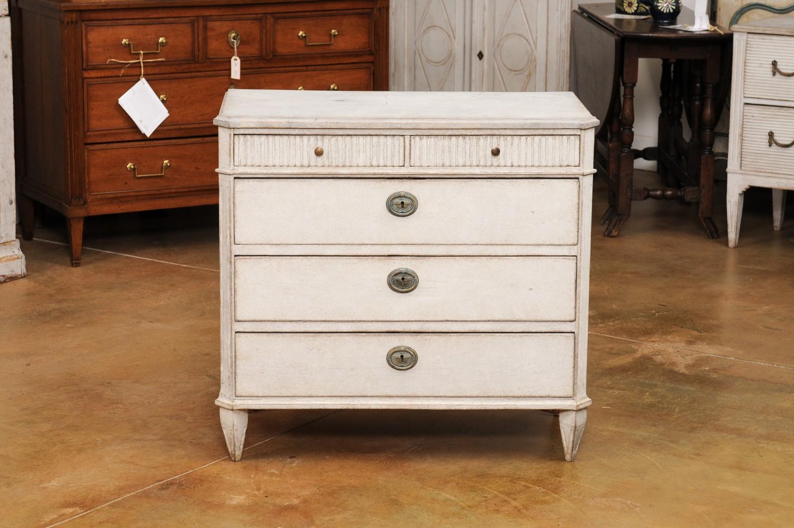 Swedish Gustavian Style 1860s Painted Chest with Five Drawers and Fluted Motifs For Sale 5