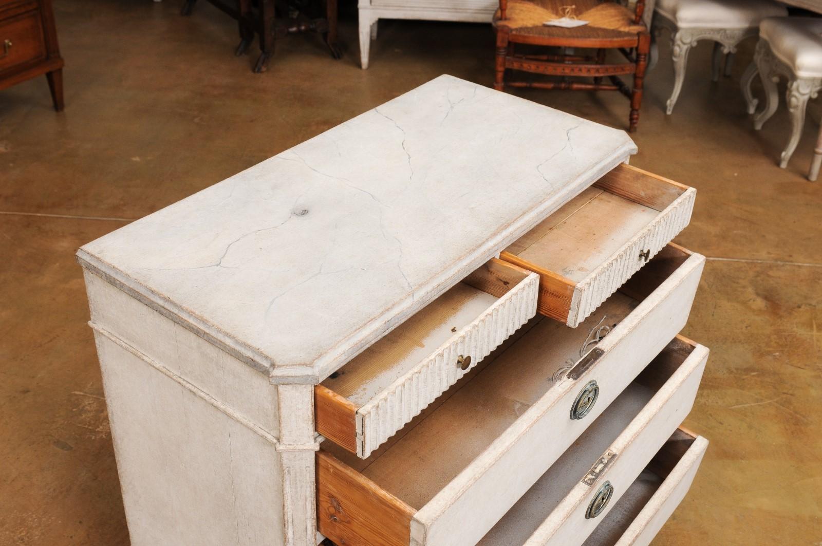 Swedish Gustavian Style 1860s Painted Chest with Five Drawers and Fluted Motifs In Good Condition For Sale In Atlanta, GA