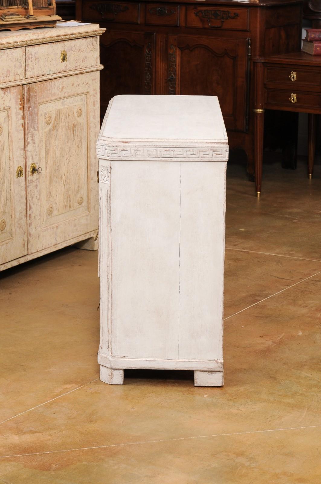 Swedish Gustavian Style 1860s Painted Three-Drawer Chest with Greek Key Frieze For Sale 5