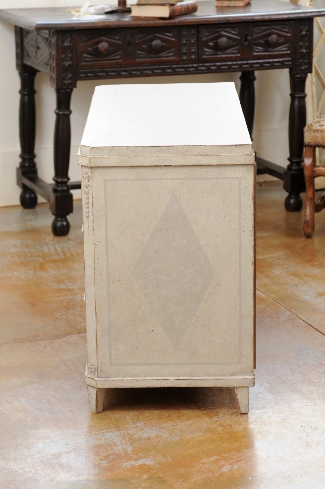Swedish Gustavian Style 1860s Painted Wood Three-Drawer Chest with Carved Motifs For Sale 8