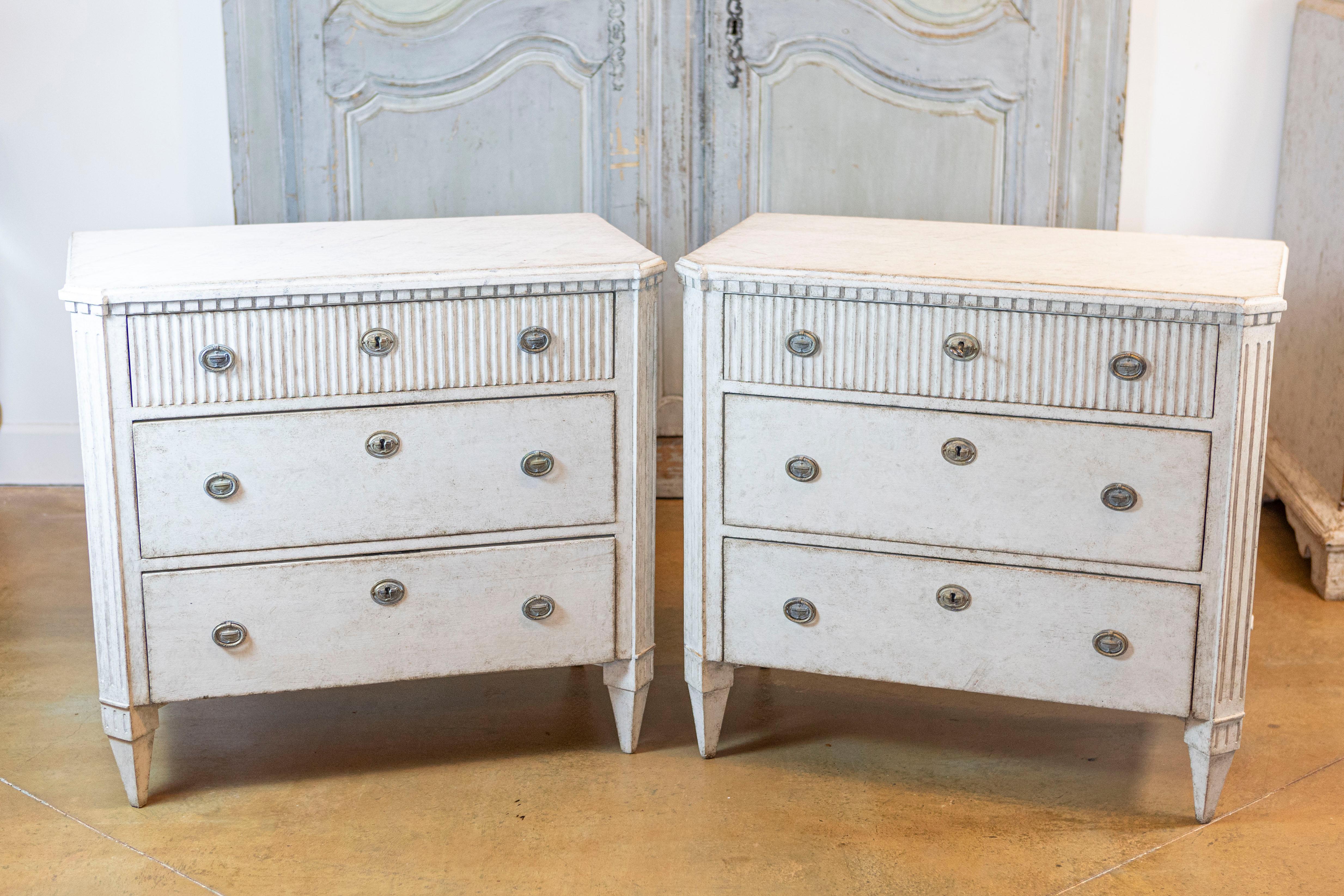 19th Century Swedish Gustavian Style 1870s Gray Painted and Carved Three Drawer Chests, Pair For Sale
