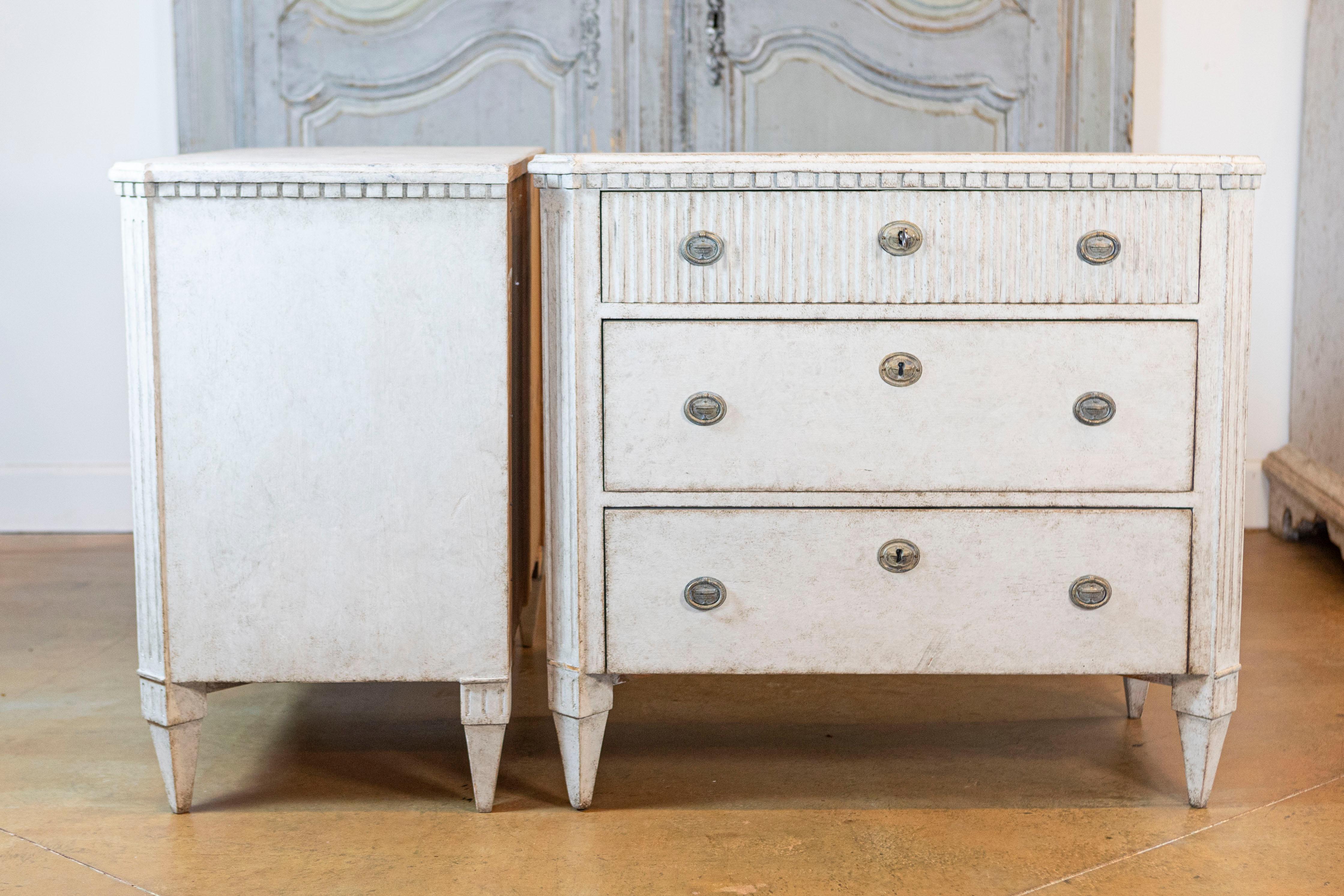 Swedish Gustavian Style 1870s Gray Painted and Carved Three Drawer Chests, Pair For Sale 1