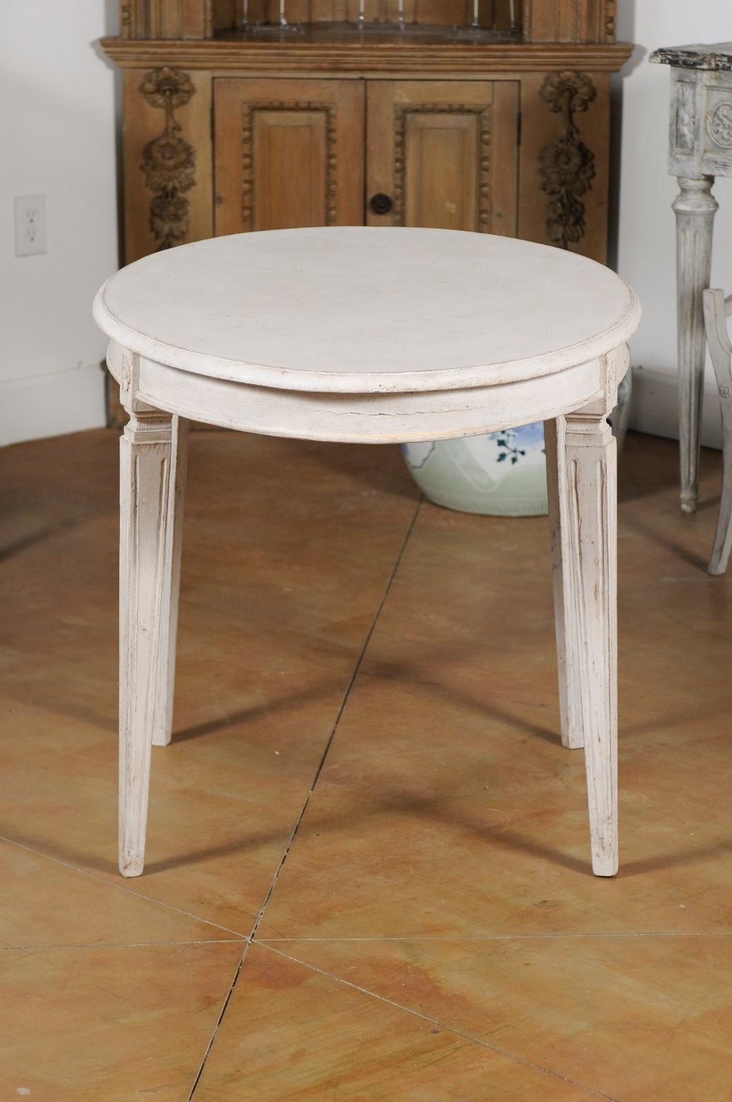Swedish Gustavian Style 1880s Oval Top Painted Table with Tapered Fluted Legs In Good Condition In Atlanta, GA