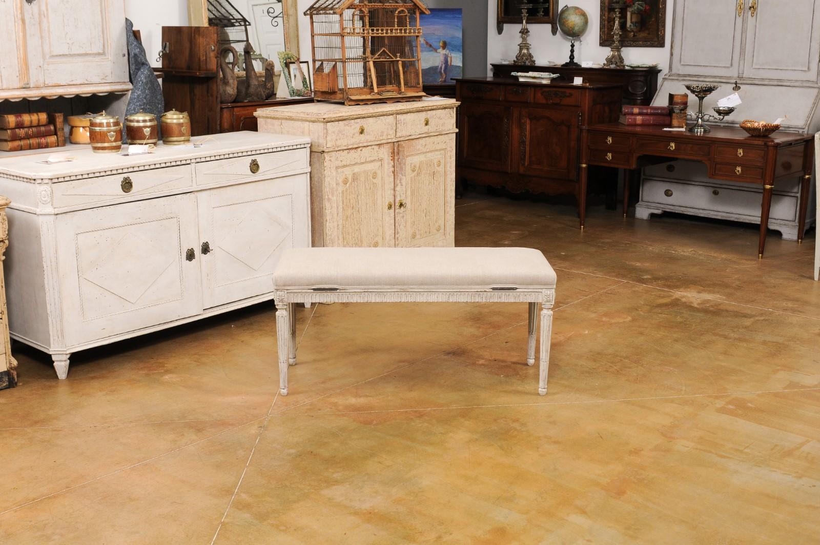 Swedish Gustavian Style 1880s Painted Bench with Lift Top and Carved Apron 4