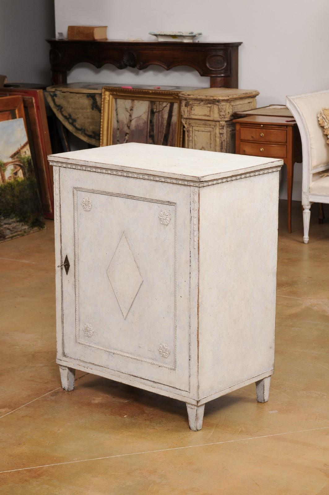 Swedish Gustavian Style 1880s Painted Cabinet with Carved Diamond and Rosettes For Sale 4
