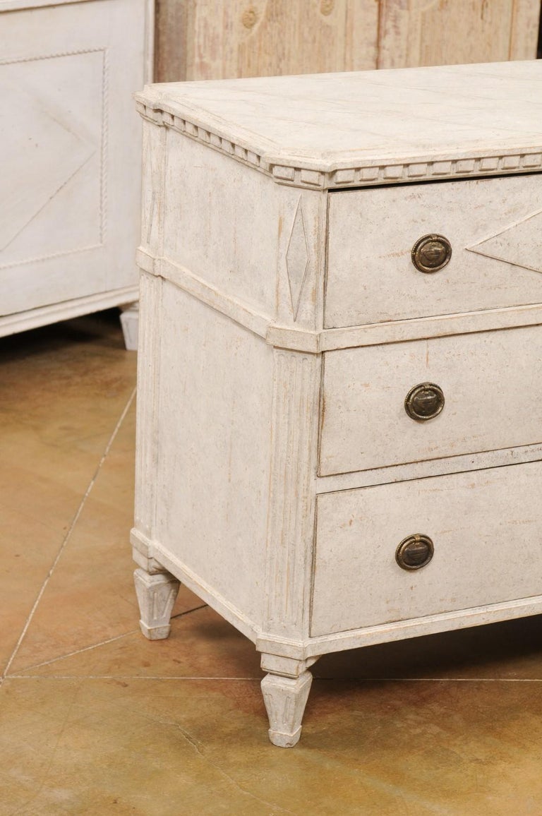 Swedish Gustavian Style 1880s Painted Three-Drawer Chest with Diamond Motif In Good Condition In Atlanta, GA