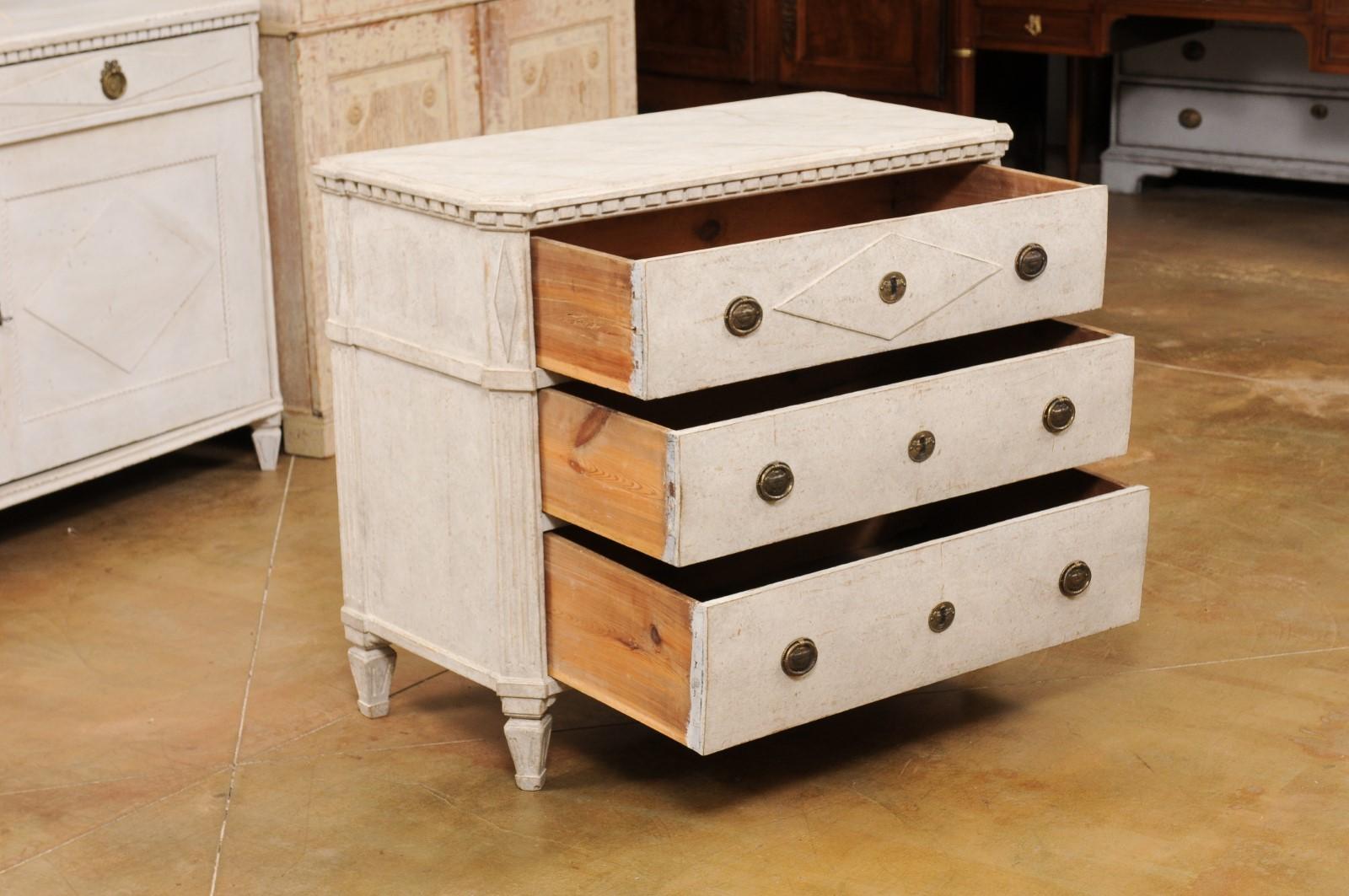 Swedish Gustavian Style 1880s Painted Three-Drawer Chest with Diamond Motif 1
