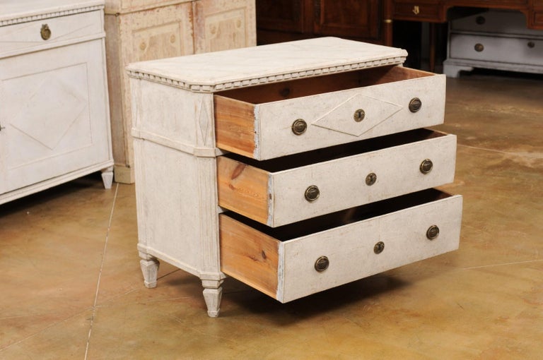 Swedish Gustavian Style 1880s Painted Three-Drawer Chest with Diamond Motif 1