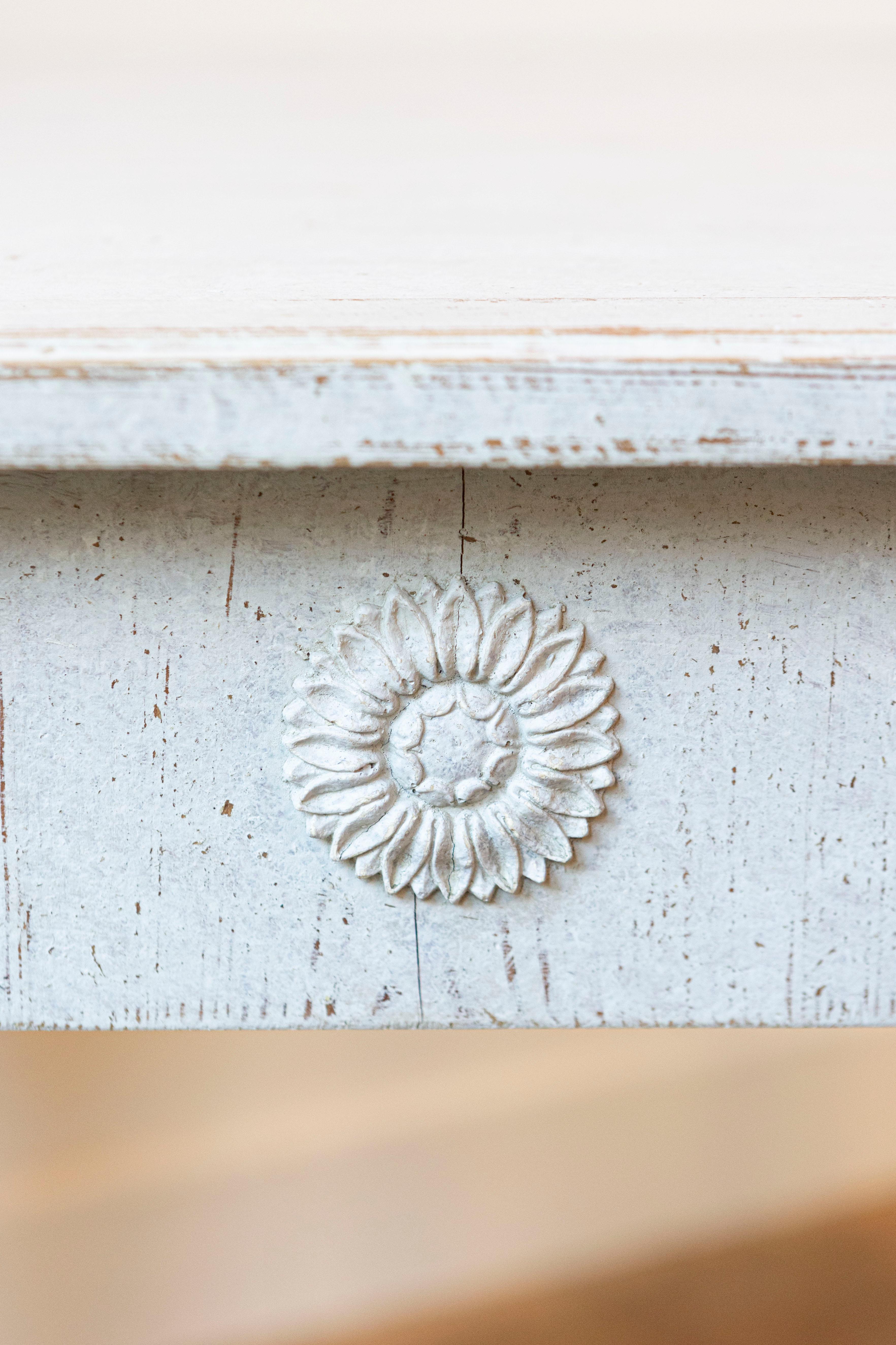 19th Century Swedish Gustavian Style 1880s Painted Wood Table with Carved Rosettes and Beads For Sale