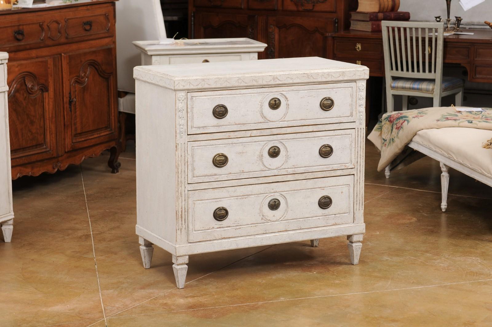Swedish Gustavian Style 1880s Three-Drawer Painted Chest with Carved Décor In Good Condition For Sale In Atlanta, GA