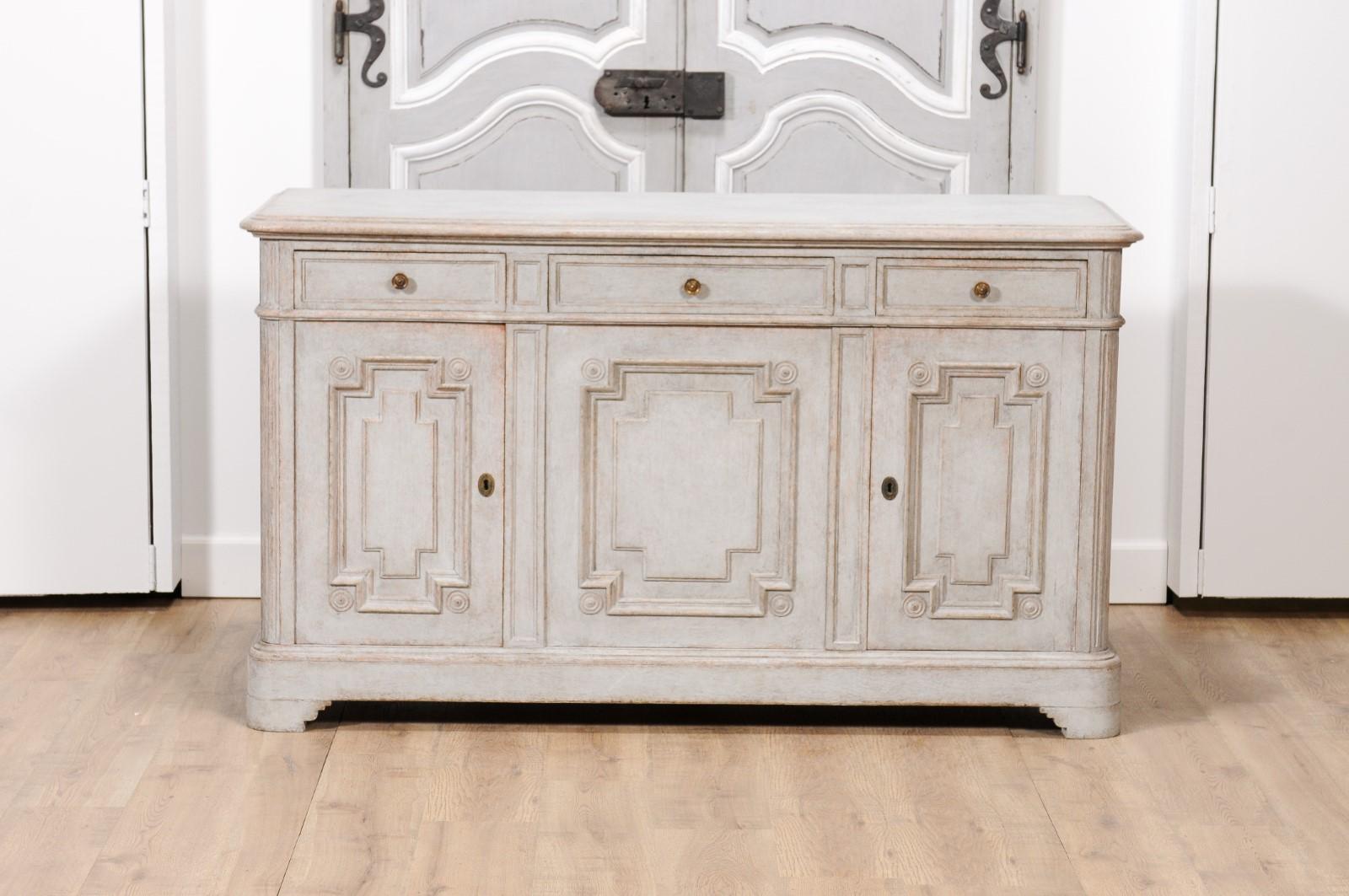 Swedish Gustavian Style 1890s Painted Sideboard with Carved Geometric Motifs For Sale 5