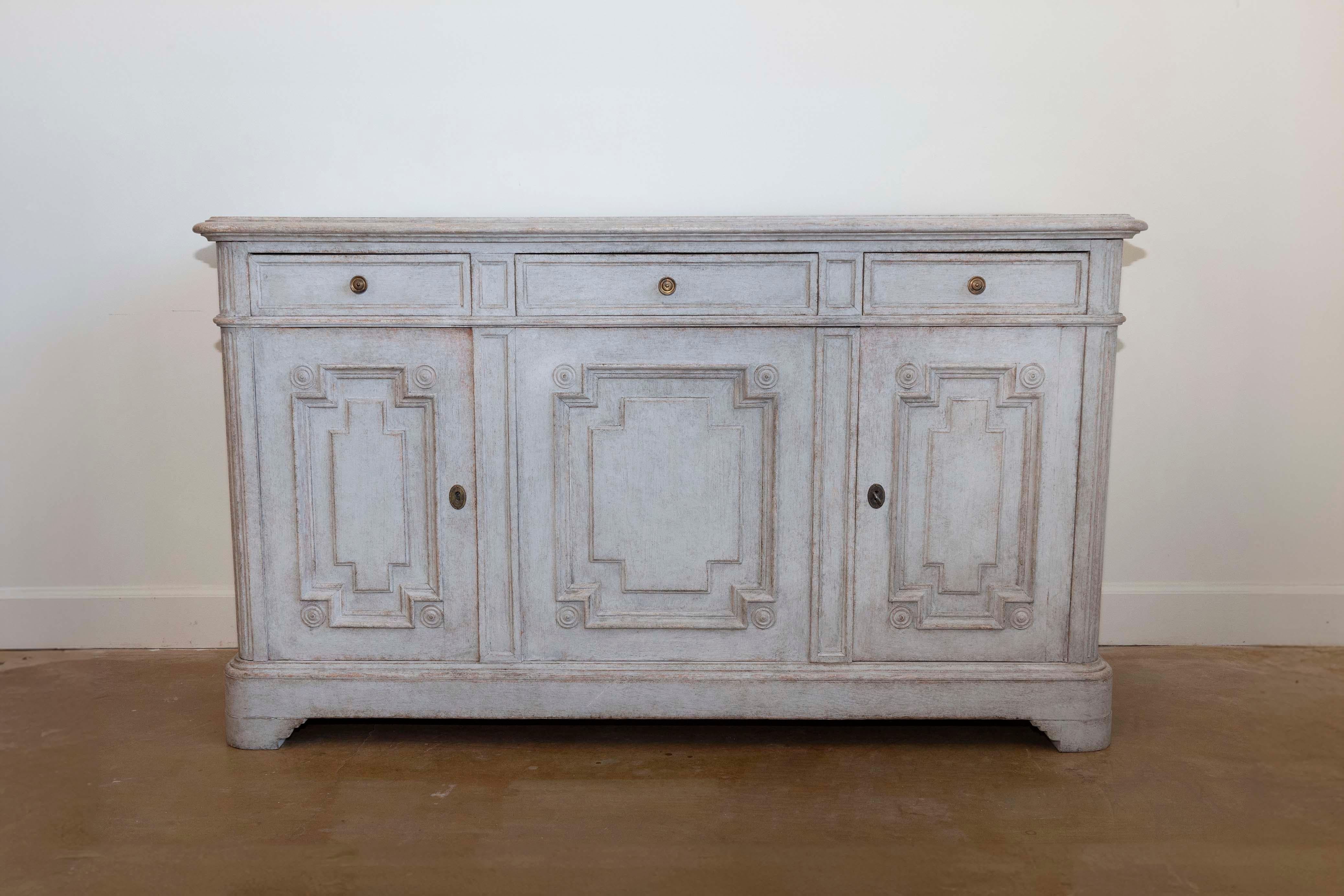 Swedish Gustavian Style 1890s Painted Sideboard with Carved Geometric Motifs In Good Condition In Atlanta, GA