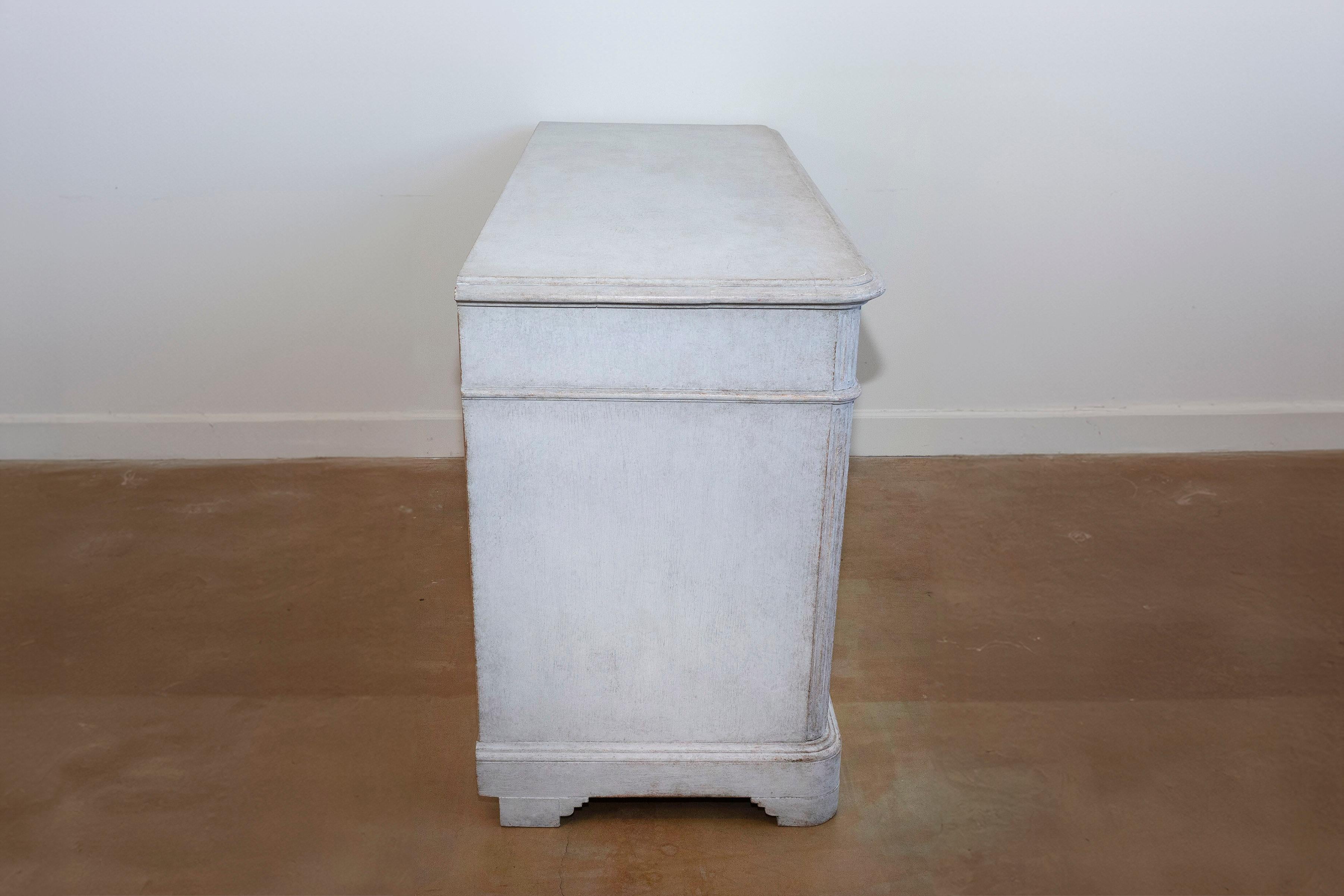 Swedish Gustavian Style 1890s Painted Sideboard with Carved Geometric Motifs 3