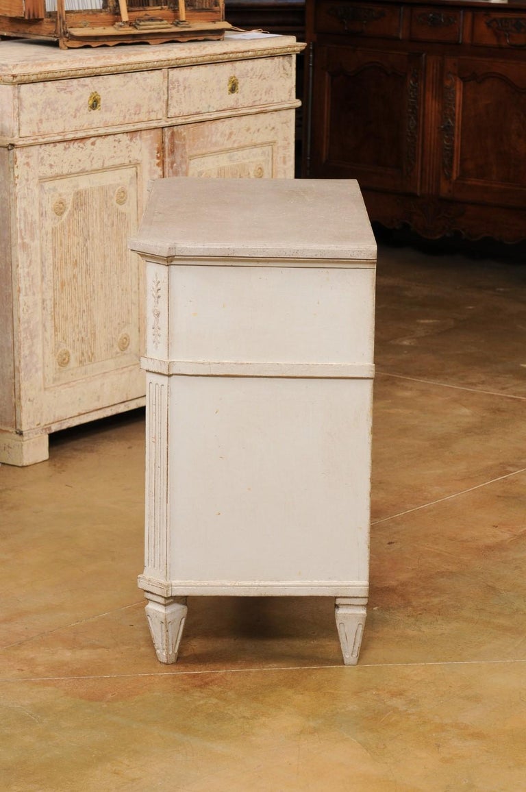 Swedish Gustavian Style 1890s Painted Three-Drawer Chest with Carved Foliage For Sale 6