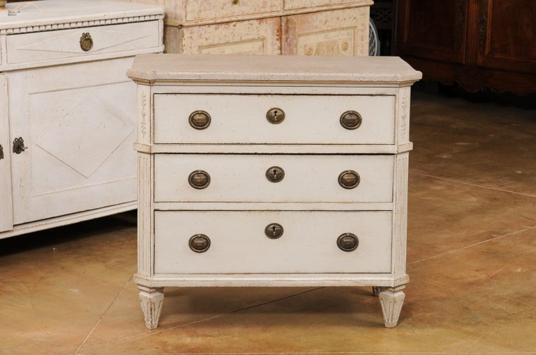 Swedish Gustavian Style 1890s Painted Three-Drawer Chest with Carved Foliage For Sale 7