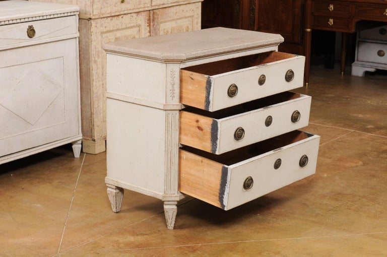 Swedish Gustavian Style 1890s Painted Three-Drawer Chest with Carved Foliage For Sale 2
