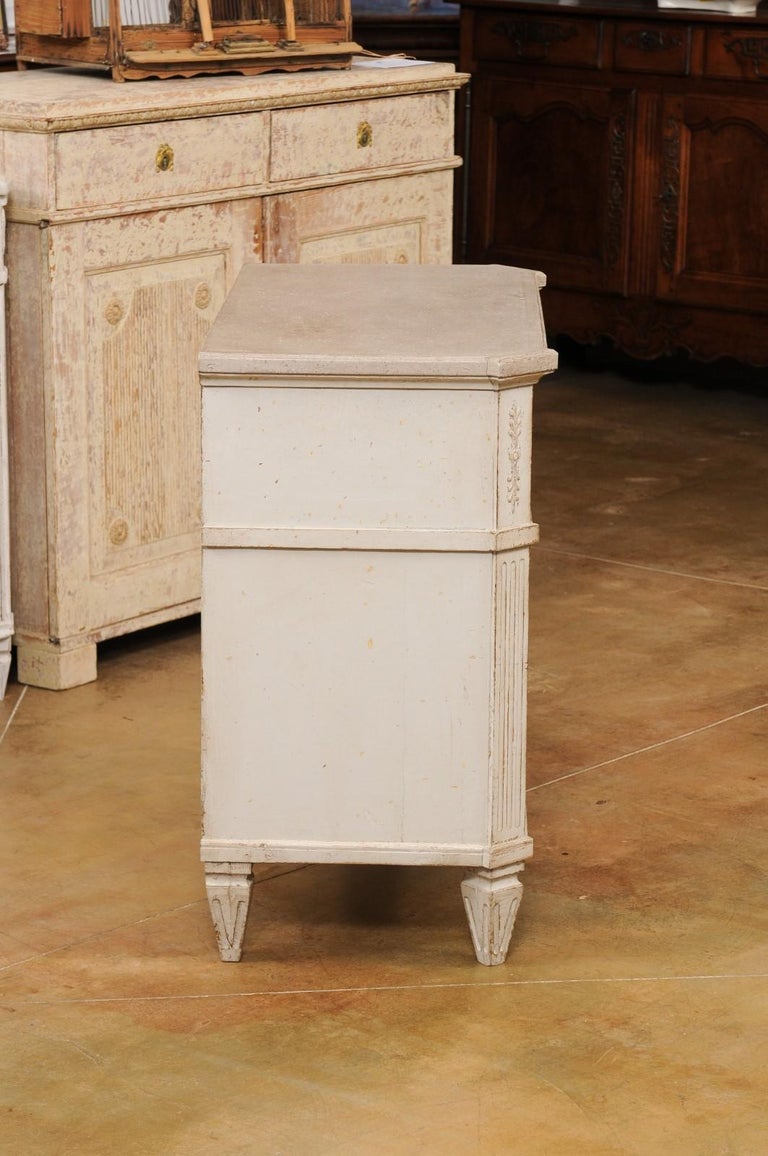Swedish Gustavian Style 1890s Painted Three-Drawer Chest with Carved Foliage For Sale 3