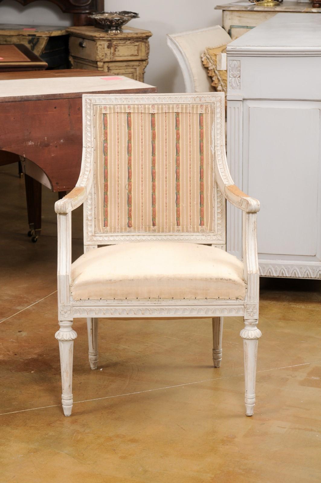 Swedish Gustavian Style 1900 Painted Wood Armchairs with Carved Aprons In Good Condition For Sale In Atlanta, GA