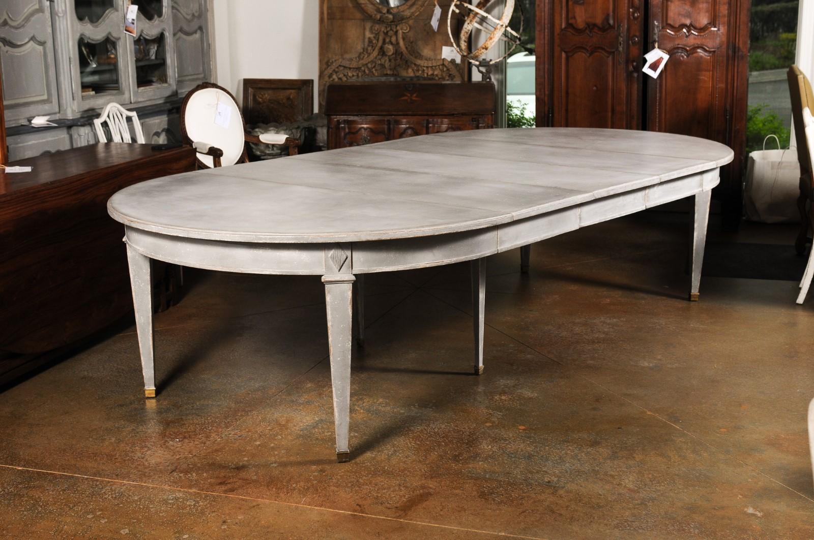 20th Century Swedish Gustavian Style 1900s Painted Oval Dining Room Table with Three Leaves