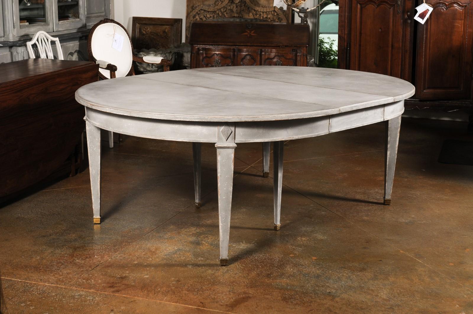 Swedish Gustavian Style 1900s Painted Oval Dining Room Table with Three Leaves 4