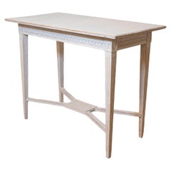 Table console suédoise de style gustavien des années 1900 en bois peint avec tablier sculpté