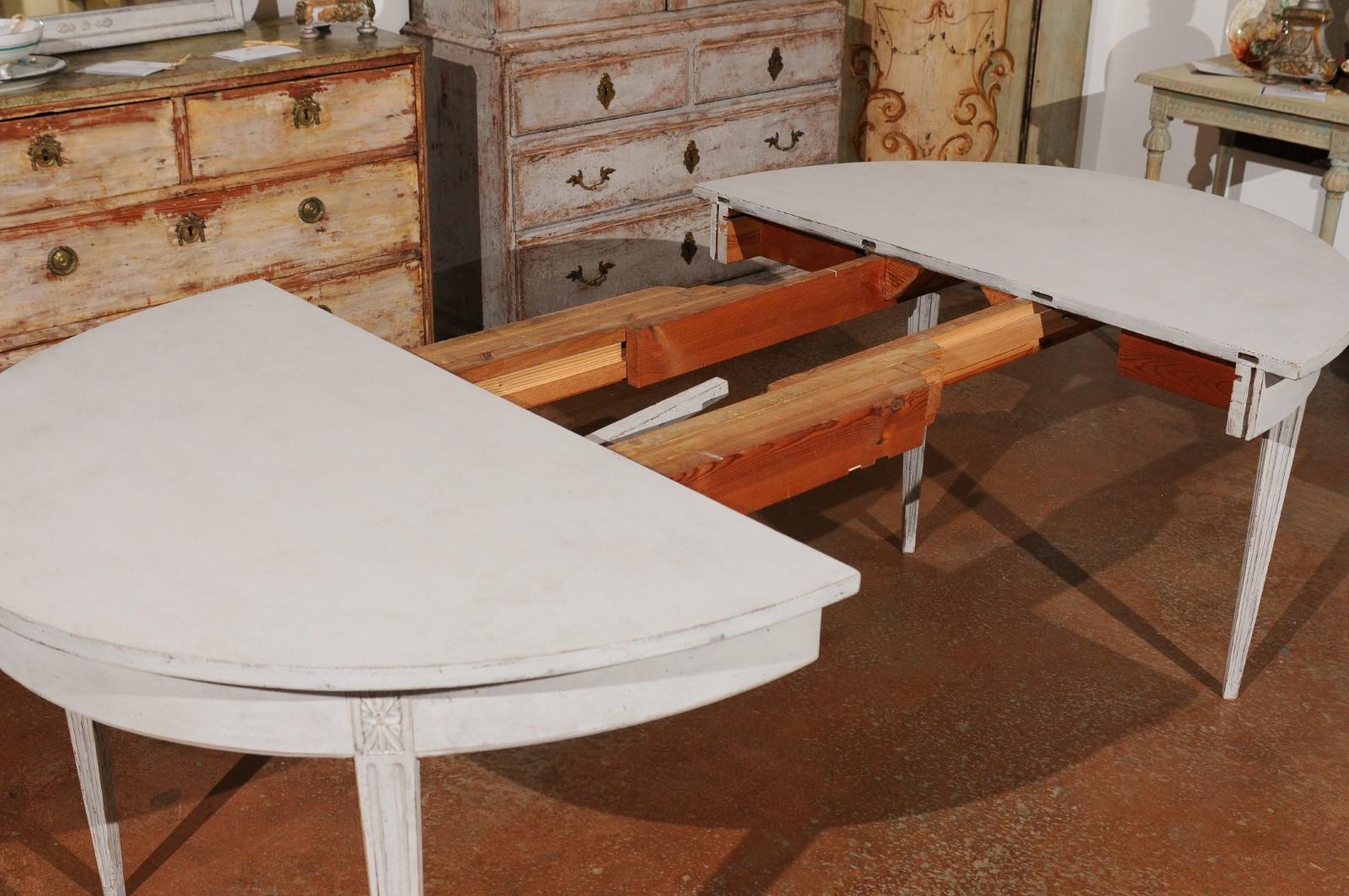 Swedish Gustavian Style 19th Century Extension Dining Table with Four Leaves 2