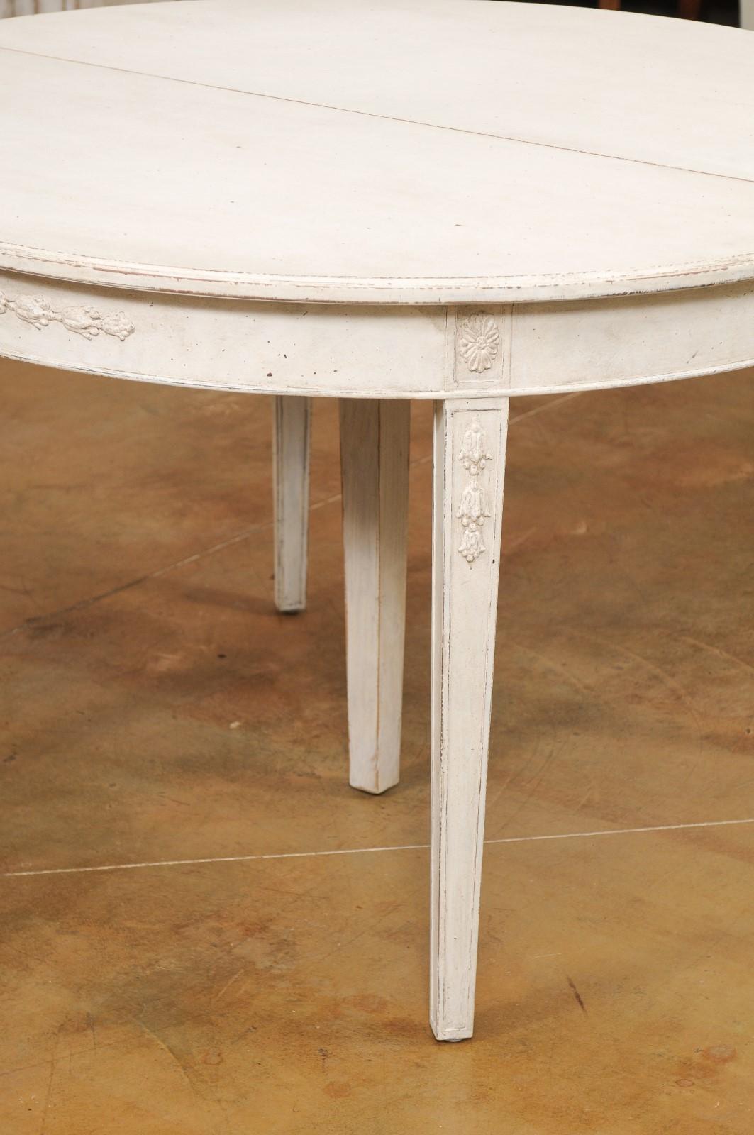 Swedish Gustavian Style 19th Century Extension Dining Table with Three Leaves In Good Condition In Atlanta, GA