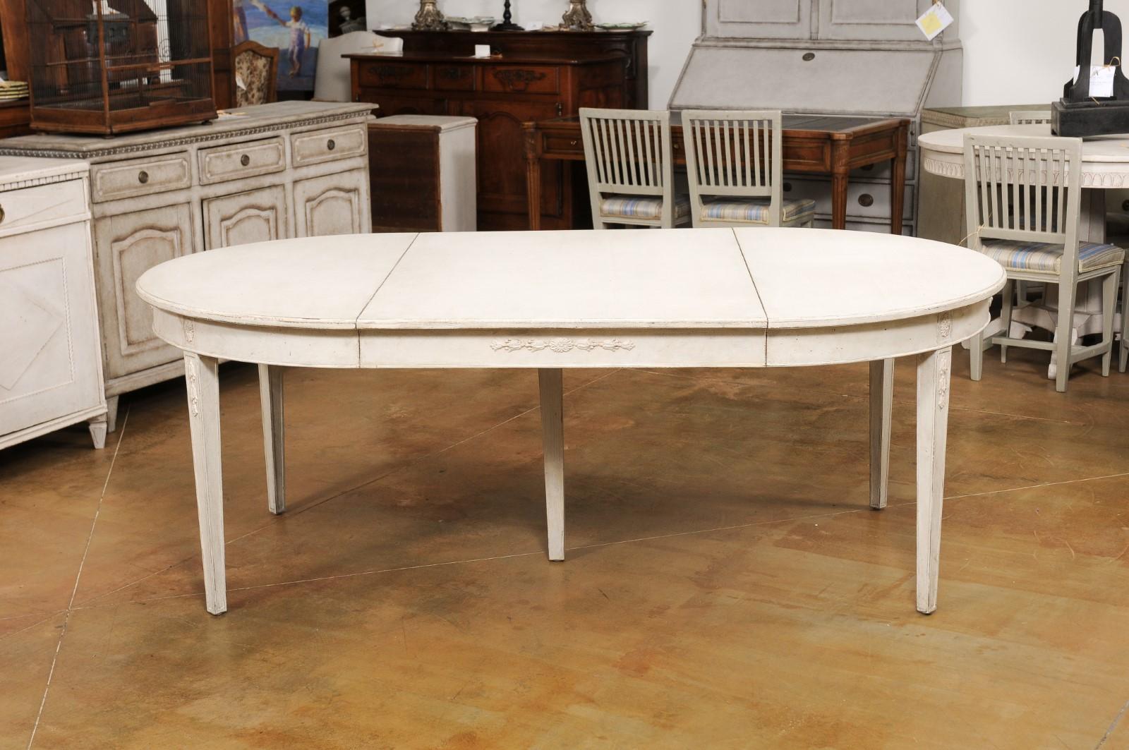 Swedish Gustavian Style 19th Century Extension Dining Table with Three Leaves 4