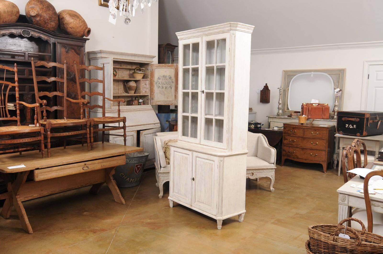 Swedish Gustavian Style 19th Century Light Painted Two-part Vitrine Cabinet For Sale 8