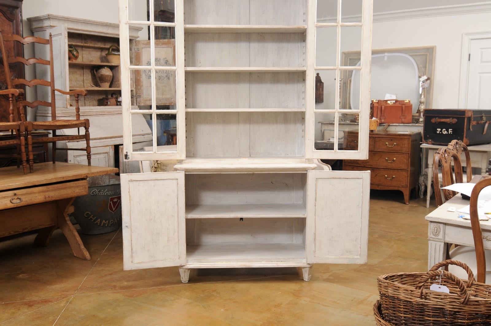 Swedish Gustavian Style 19th Century Light Painted Two-part Vitrine Cabinet For Sale 1