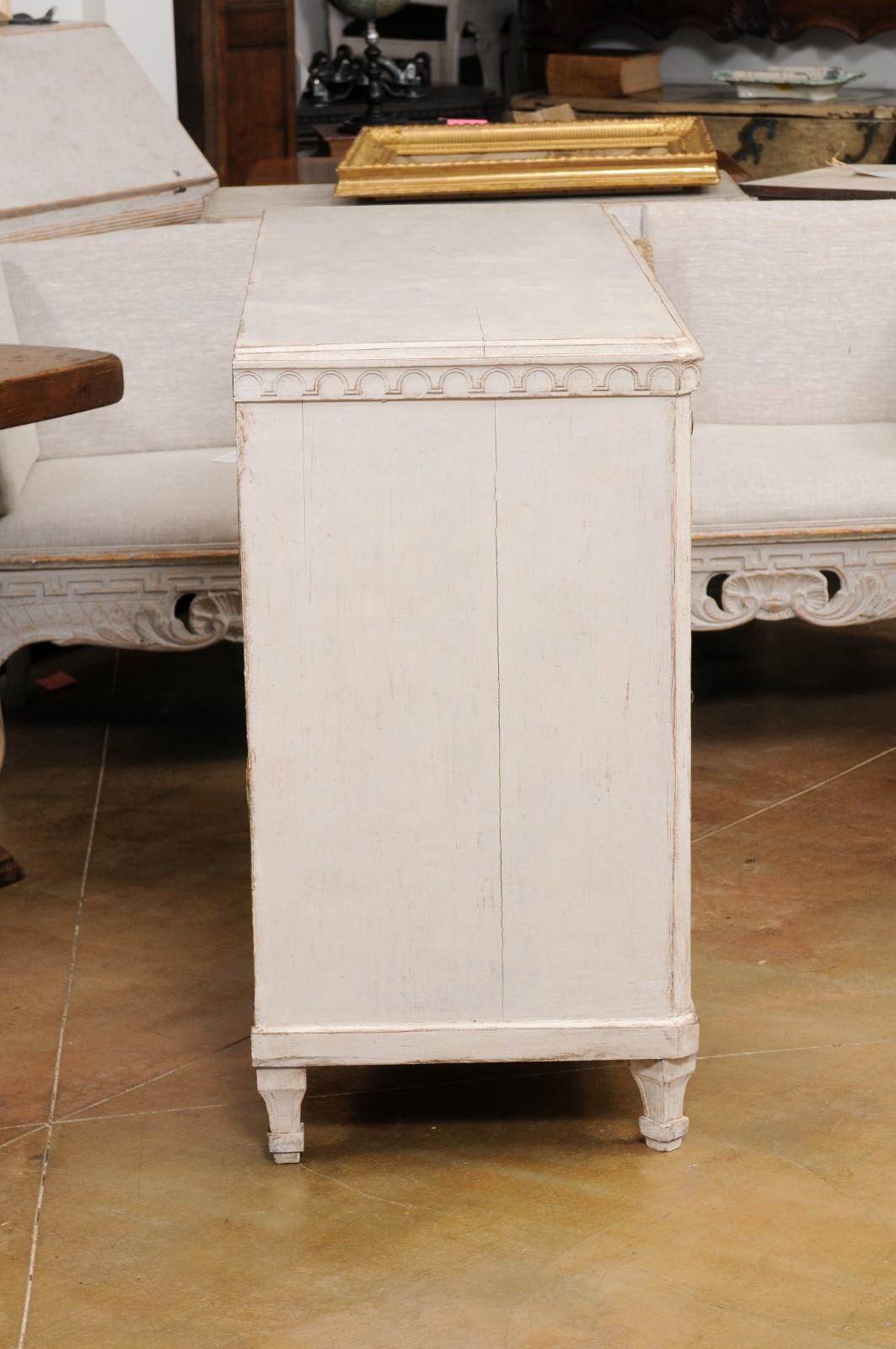 Swedish Gustavian Style 19th Century Painted Sideboard with Carved Motifs For Sale 2