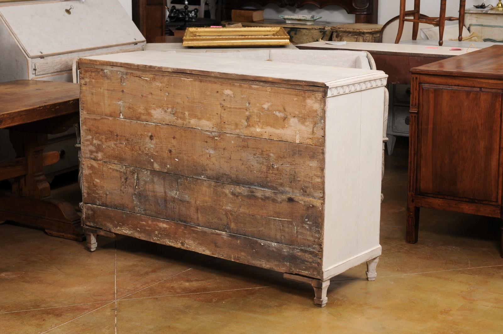 Swedish Gustavian Style 19th Century Painted Sideboard with Carved Motifs For Sale 3