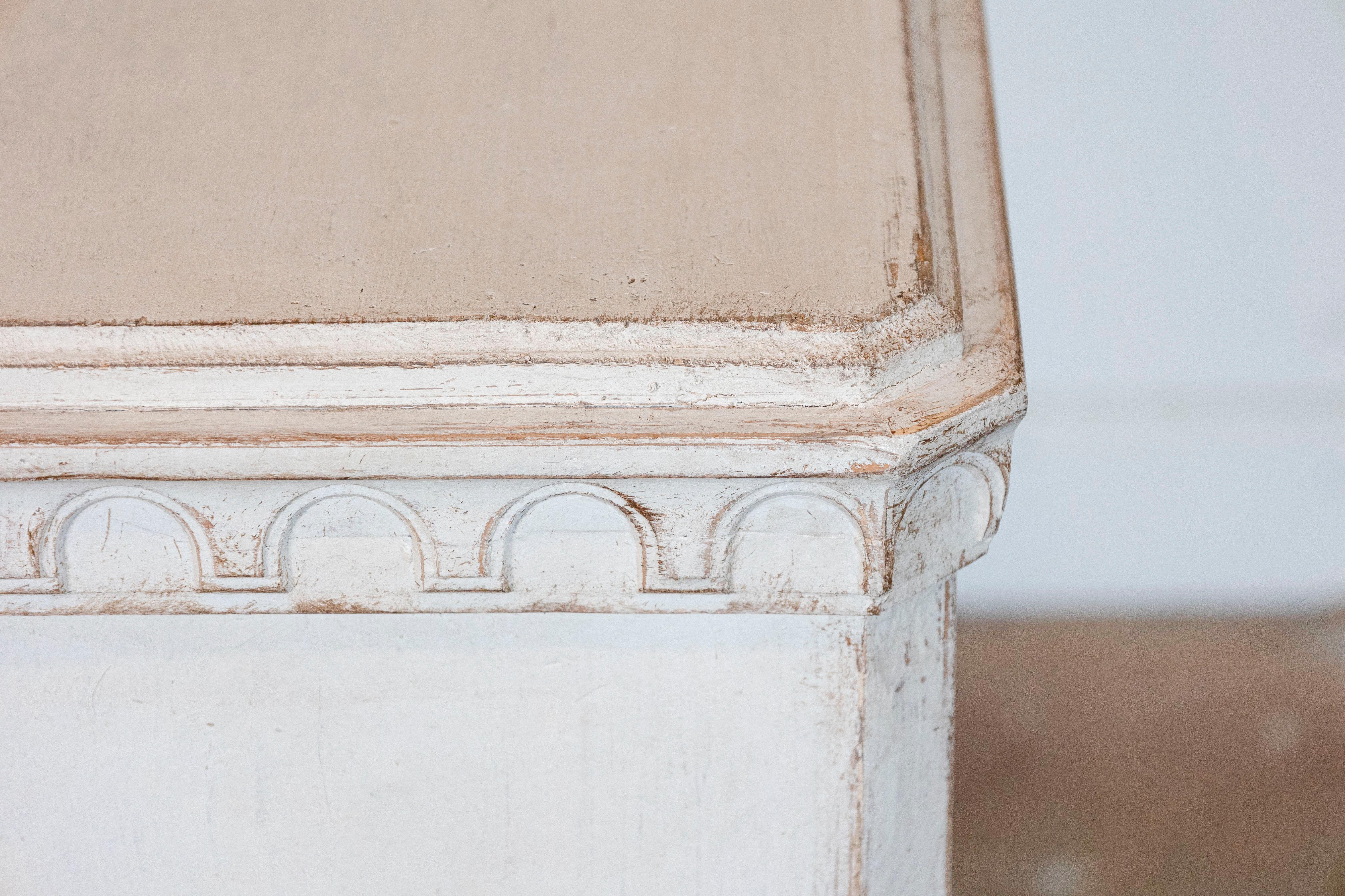 Swedish Gustavian Style 19th Century Painted Sideboard with Carved Motifs 3