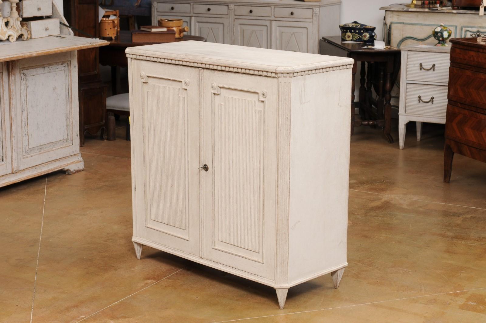Swedish Gustavian Style 19th Century Painted Sideboard with Carved Reeded Doors For Sale 7
