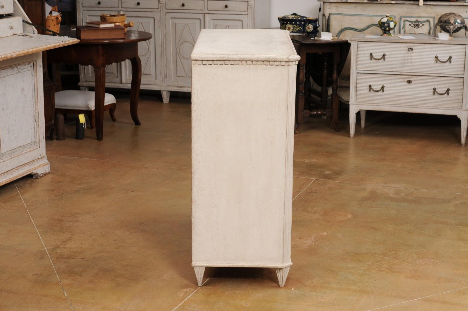 Swedish Gustavian Style 19th Century Painted Sideboard with Carved Reeded Doors For Sale 2