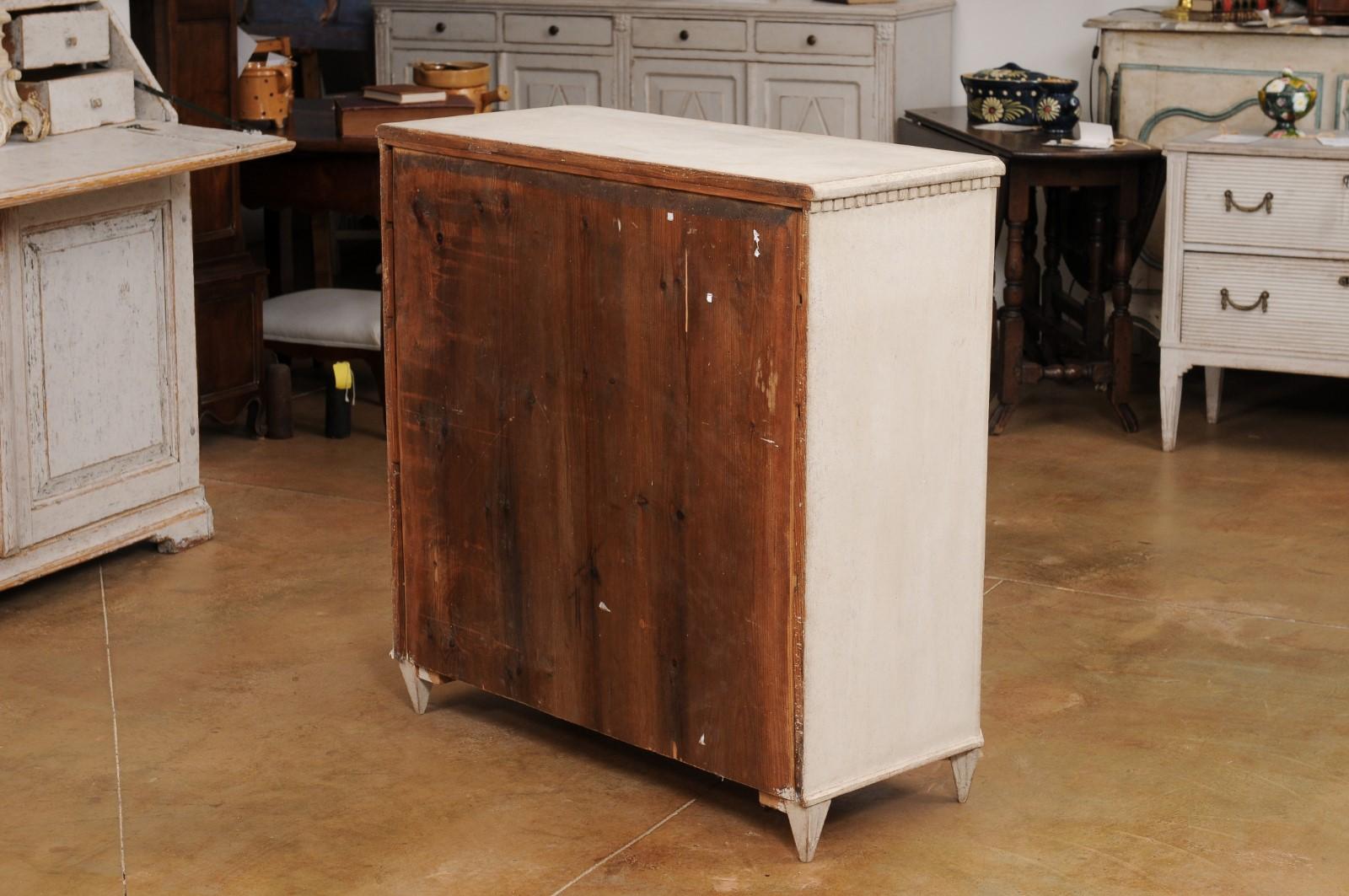 Swedish Gustavian Style 19th Century Painted Sideboard with Carved Reeded Doors For Sale 3