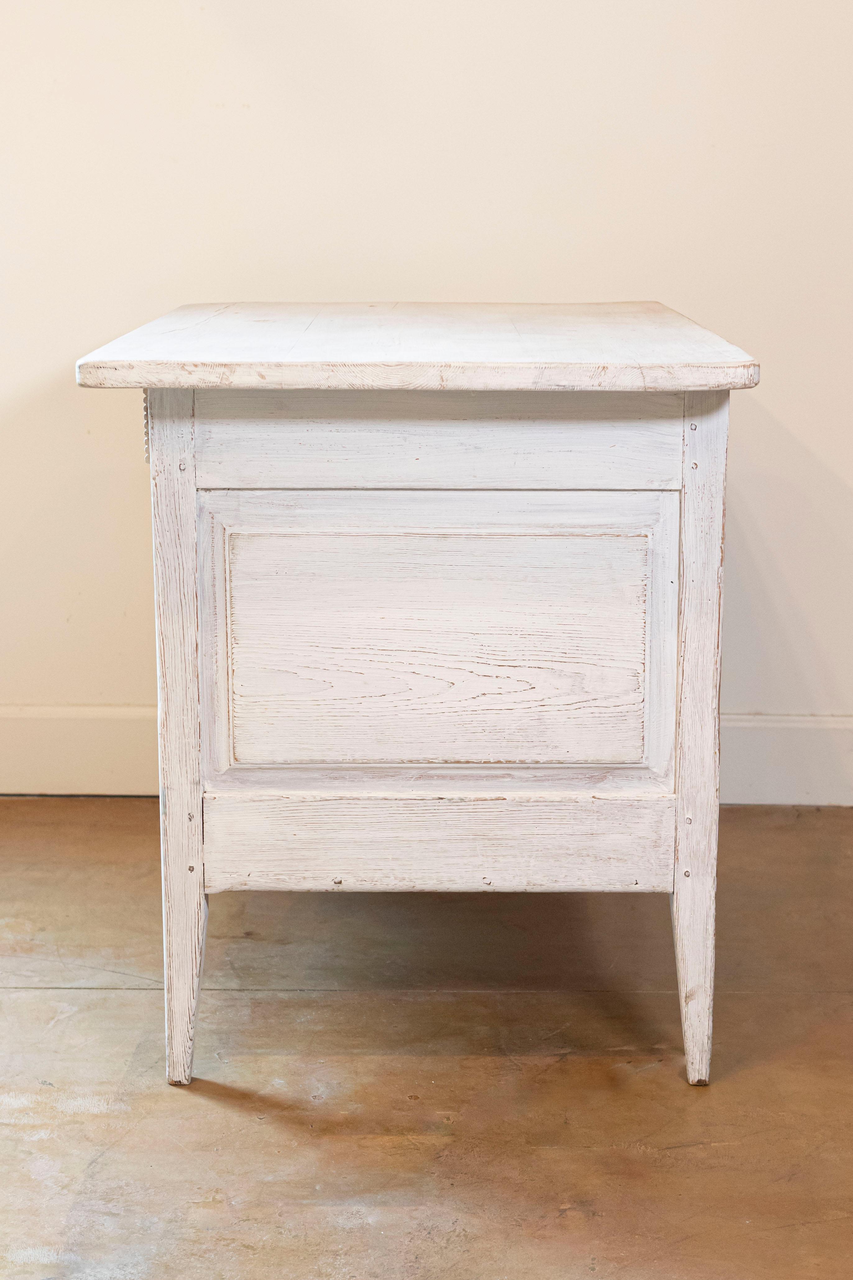Buffet peint de style gustavien suédois du 19ème siècle avec motifs de roseaux Bon état - En vente à Atlanta, GA