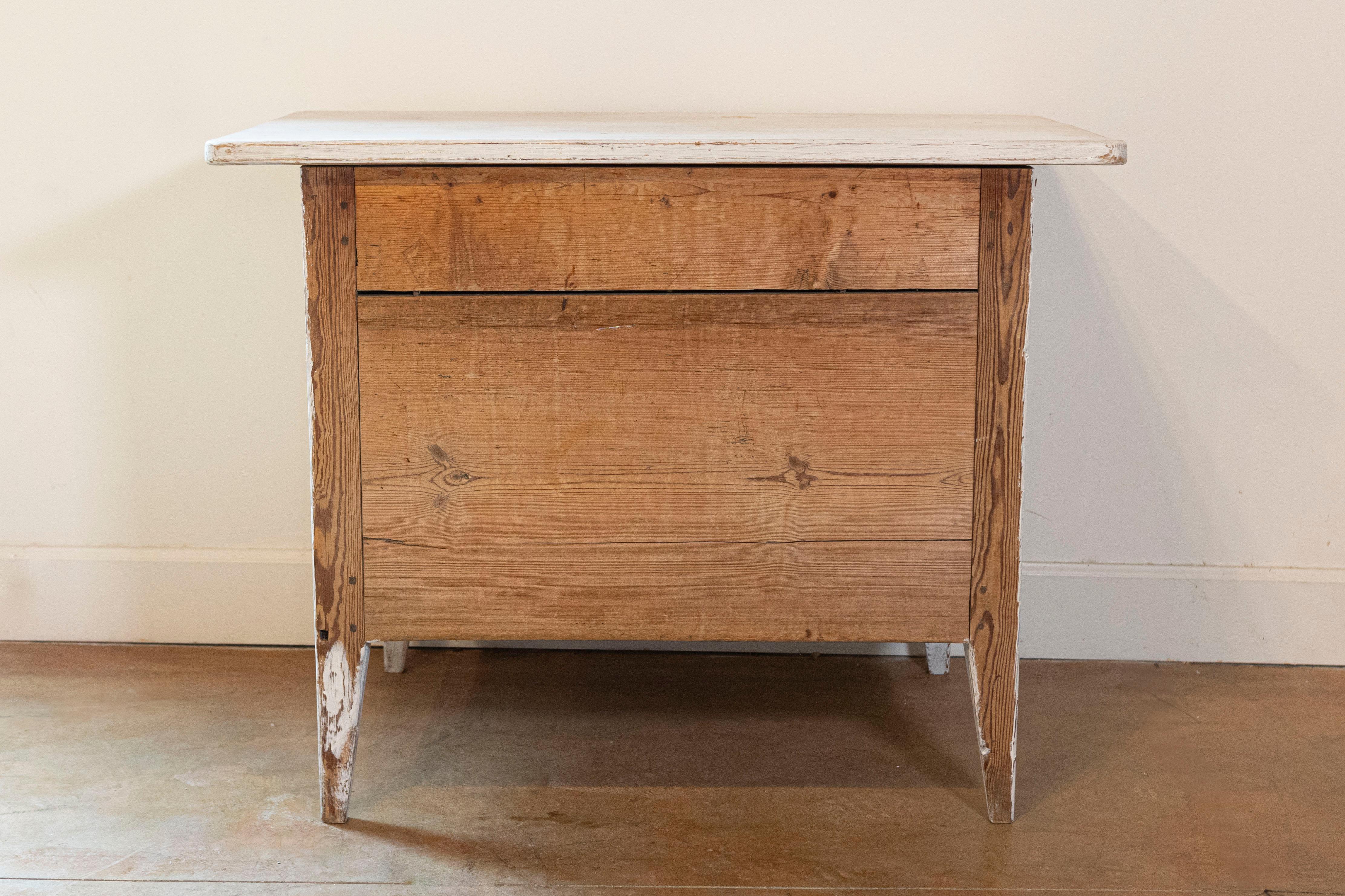 XIXe siècle Buffet peint de style gustavien suédois du 19ème siècle avec motifs de roseaux en vente