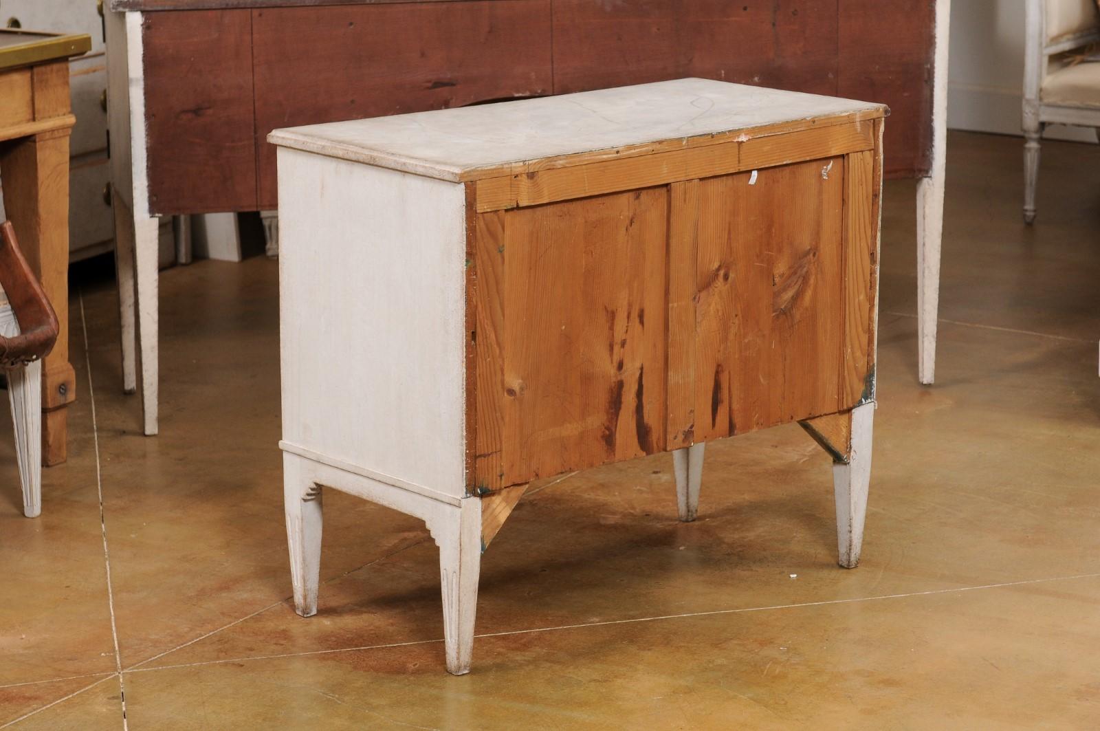 Swedish Gustavian Style 19th Century Painted Wood Chest with Reeded Accents For Sale 6