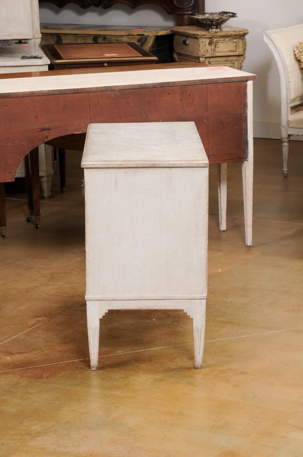 Swedish Gustavian Style 19th Century Painted Wood Chest with Reeded Accents For Sale 7