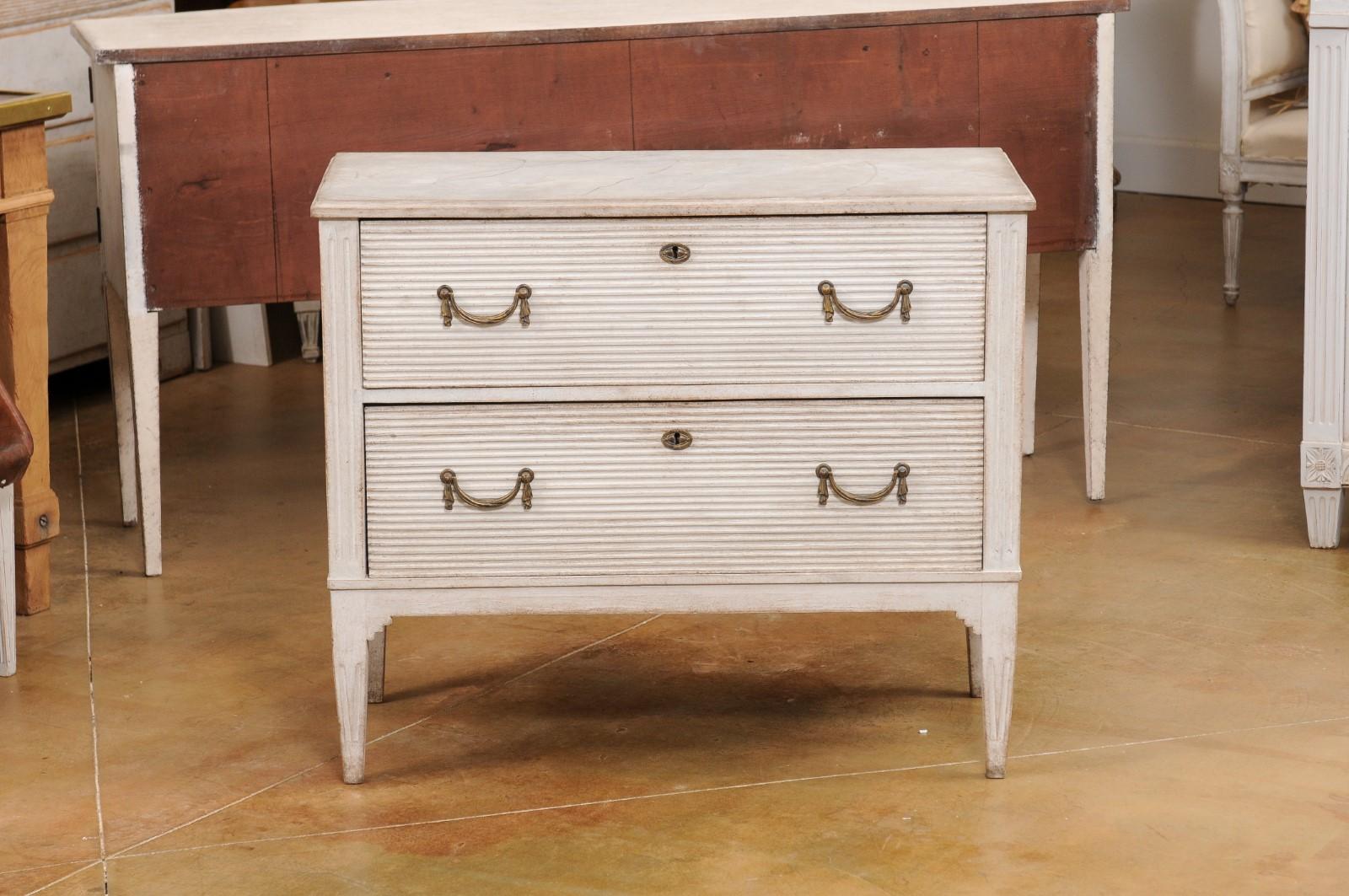 Swedish Gustavian Style 19th Century Painted Wood Chest with Reeded Accents For Sale 8