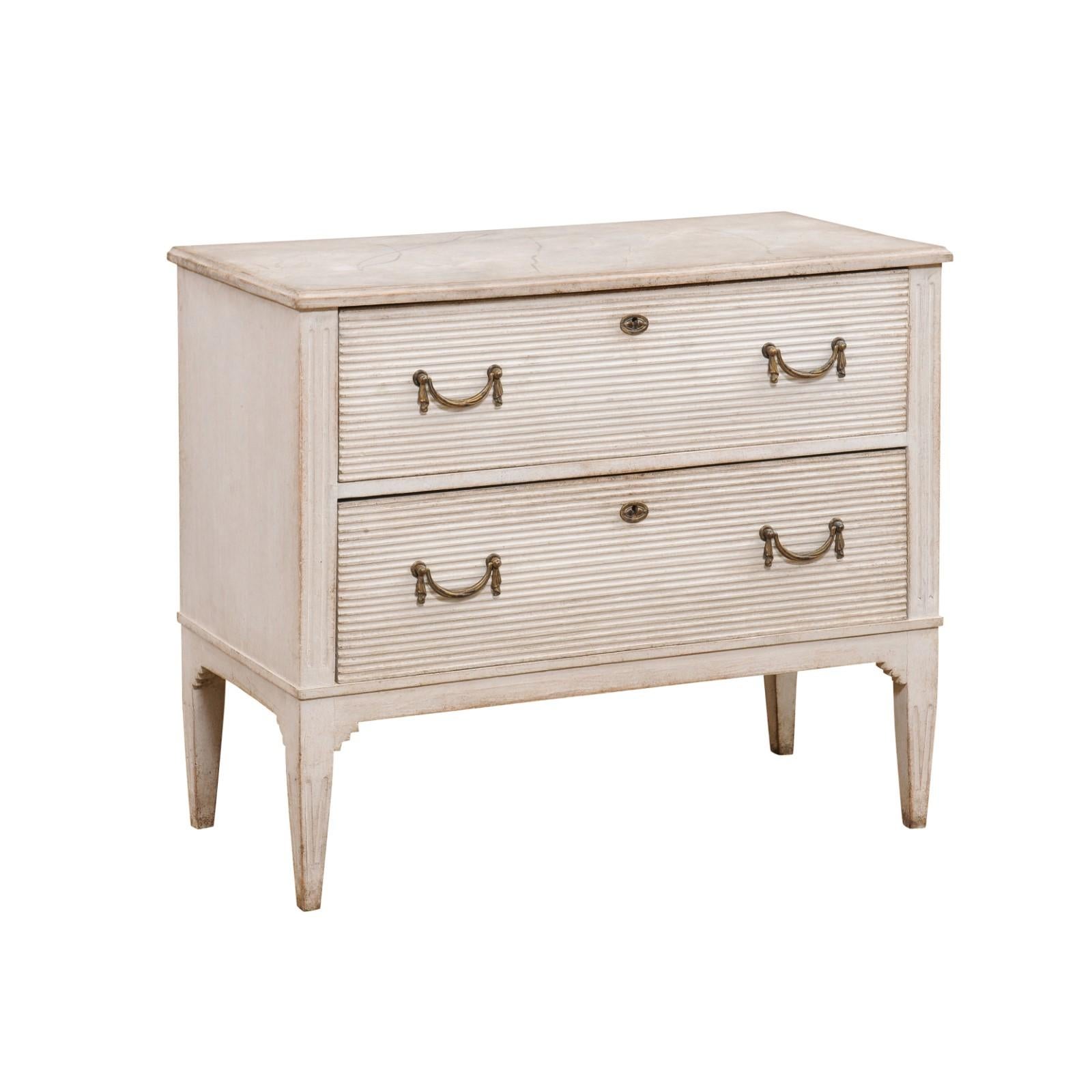 Swedish Gustavian Style 19th Century Painted Wood Chest with Reeded Accents For Sale 9