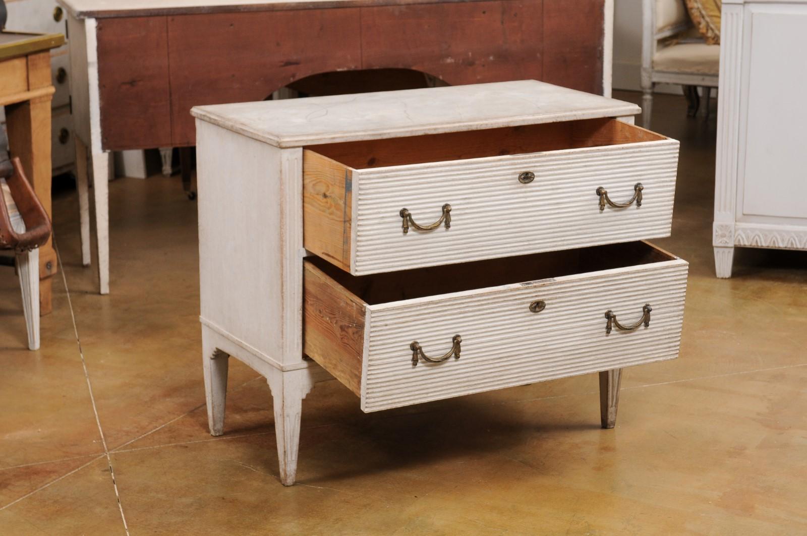 Swedish Gustavian Style 19th Century Painted Wood Chest with Reeded Accents For Sale 2