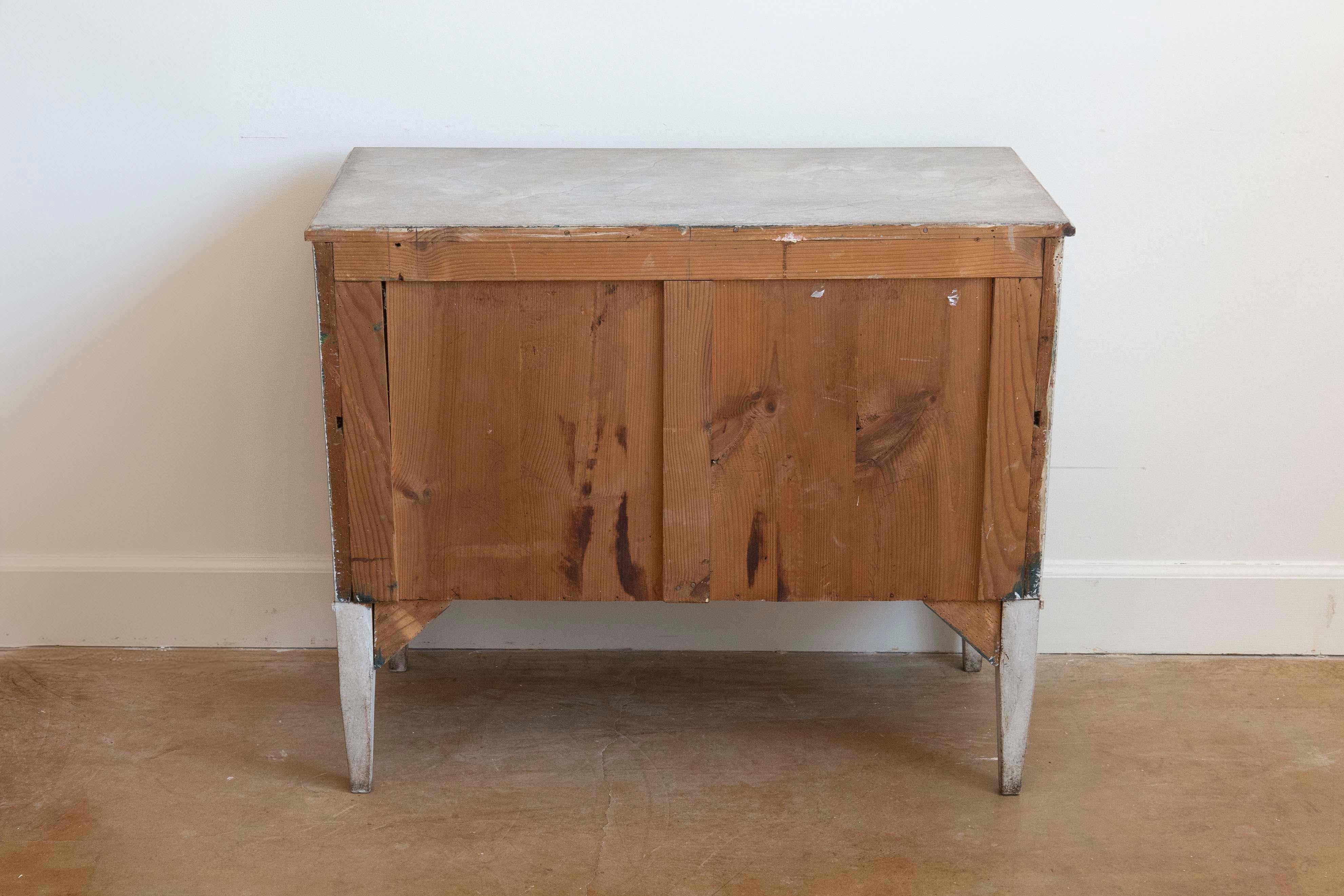Legno Cassapanca svedese in stile gustaviano del XIX secolo, in legno dipinto e con accenti di canne in vendita