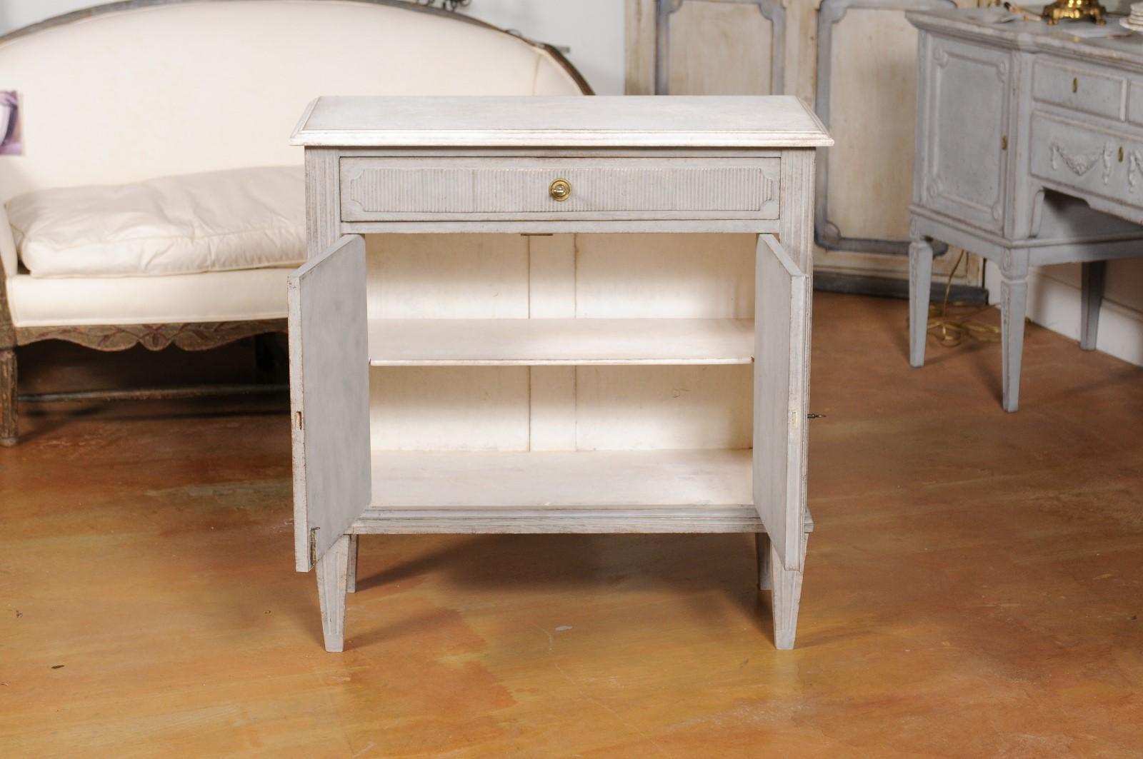 Swedish Gustavian Style 19th Century Painted Wood Sideboard with Reeded Motifs For Sale 5