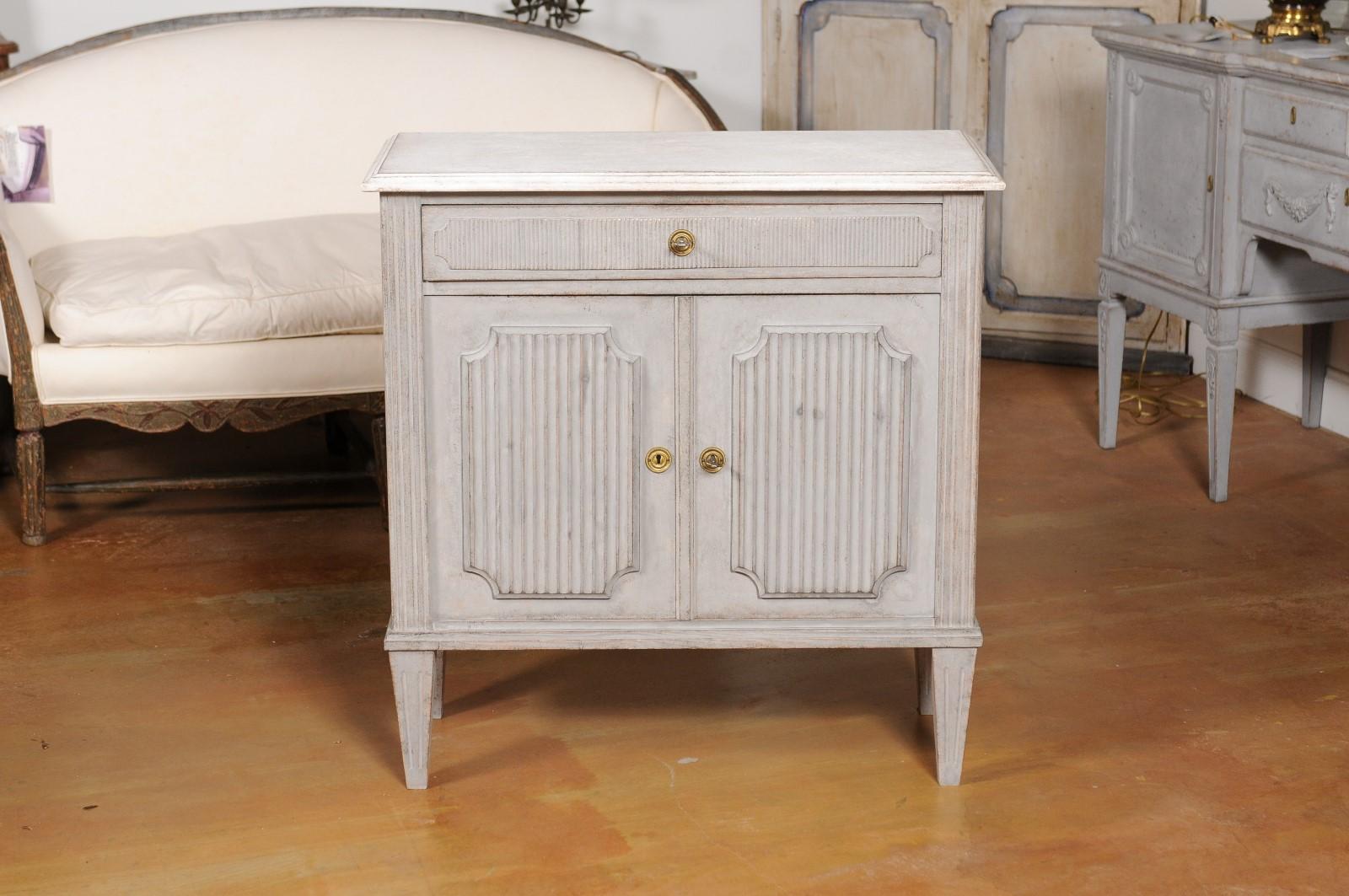 Swedish Gustavian Style 19th Century Painted Wood Sideboard with Reeded Motifs For Sale 6