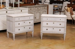 Commodes suédoises à trois tiroirs en bois peint de style gustavien du XIXe siècle